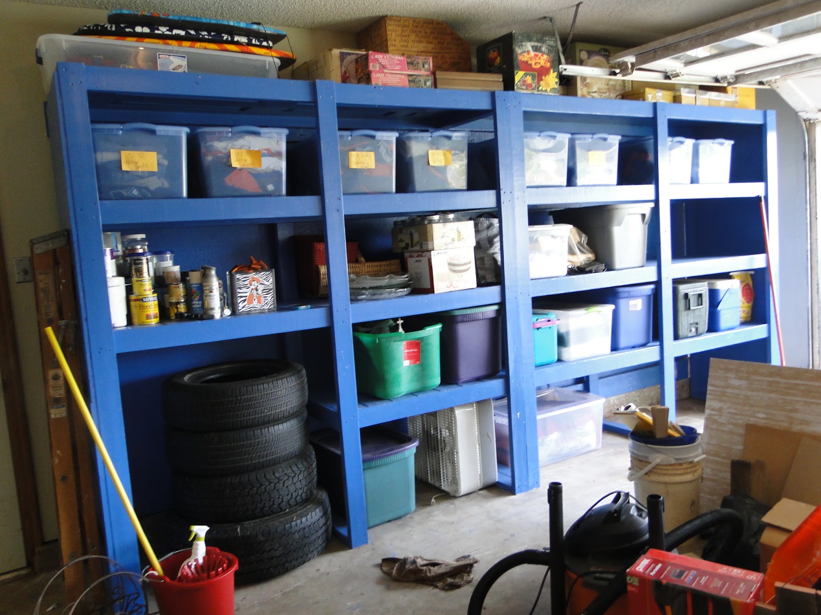 Стеллажи и шкафы для гаража